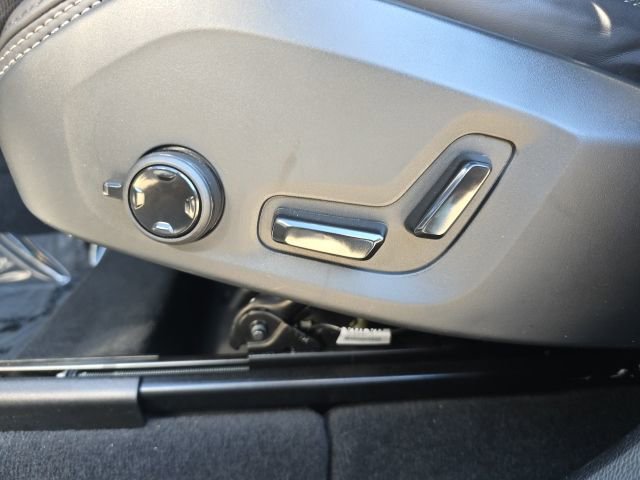 Certified 2025 Volvo XC60 B5 Ultra image 29
