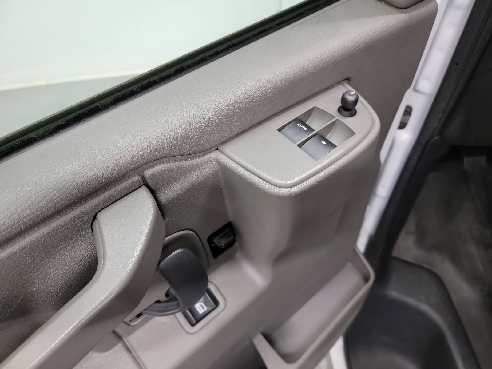 Used 2024 Chevrolet Express 2500 w/ Driver Convenience Package RWD image 14