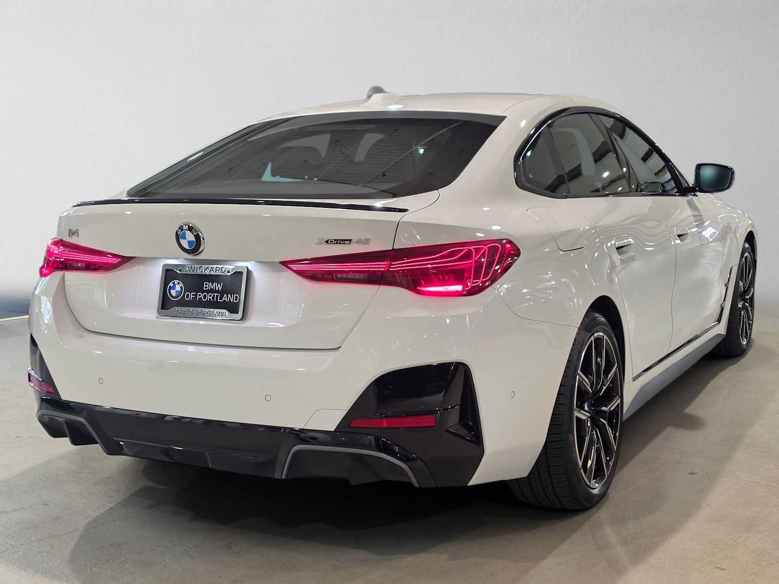 Used 2026 BMW i4 xDrive40i w/ M Sport Package AWD/4WD image 3