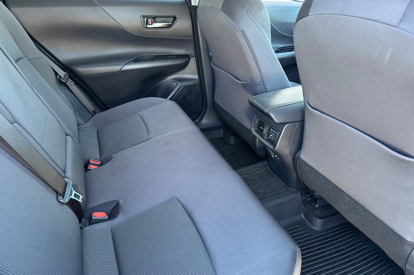 Used 2024 Toyota Venza LE AWD/4WD image 33