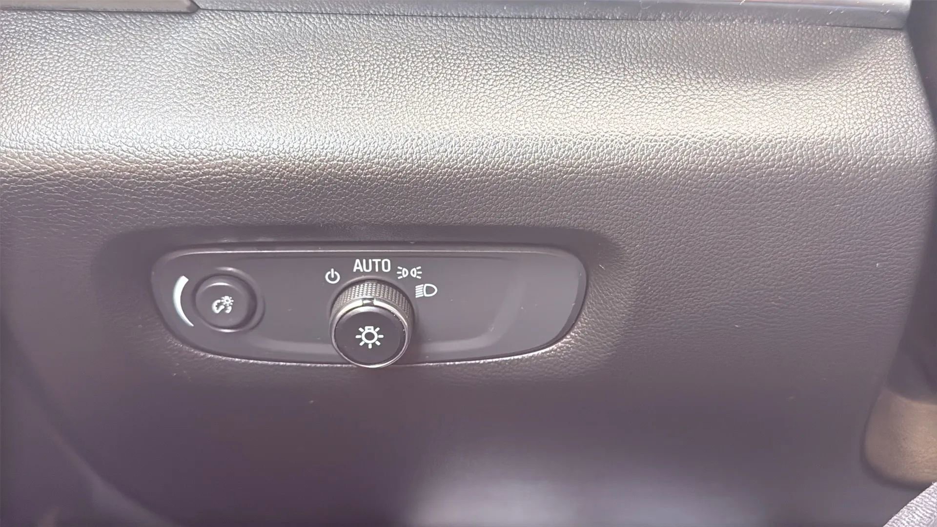 Used 2022 Chevrolet Traverse LS AWD/4WD image 15
