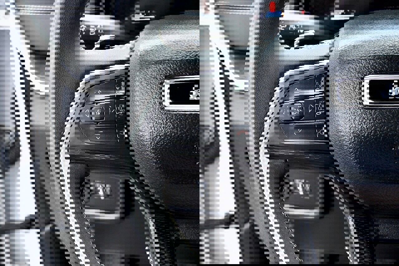 Used 2023 Jeep Grand Cherokee L Laredo image 23