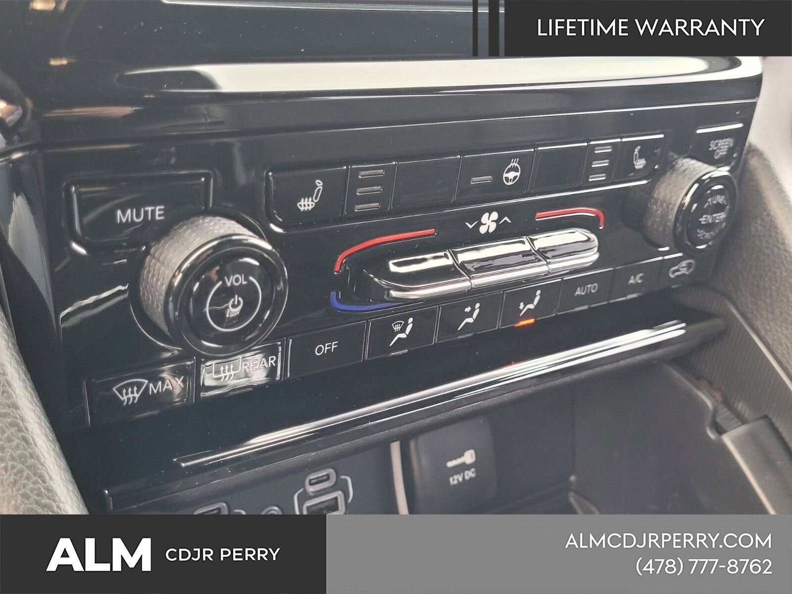 New 2025 Jeep Grand Cherokee Altitude image 18