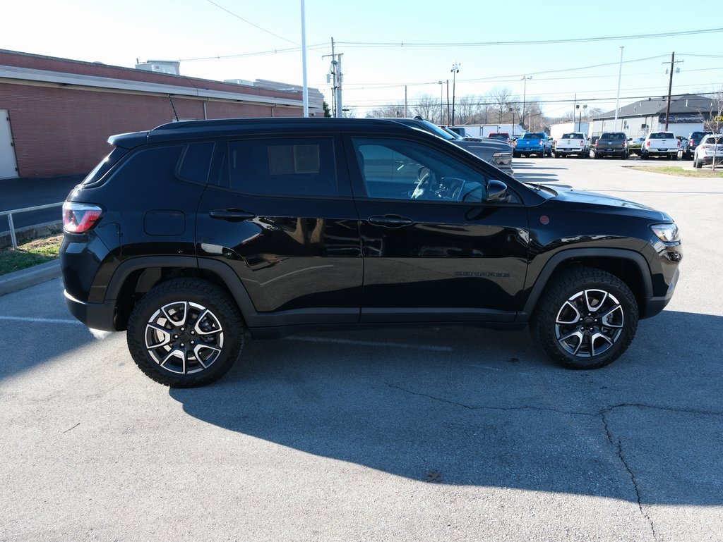 Used 2024 Jeep Compass Trailhawk image 2
