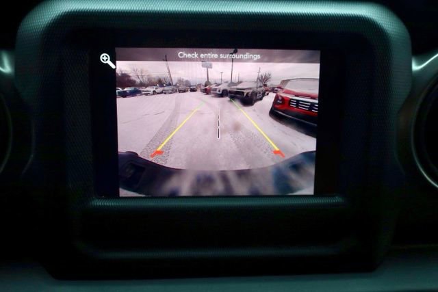 Used 2021 Jeep Gladiator Willys image 3