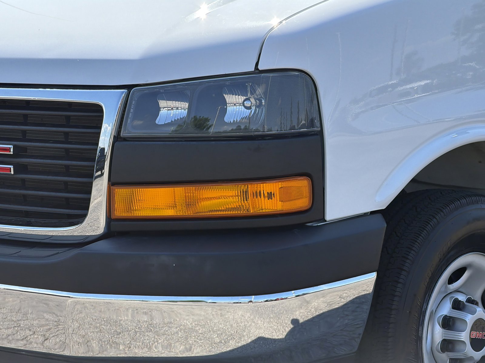 Used 2024 GMC Savana 2500 w/ Driver Convenience Package RWD image 8