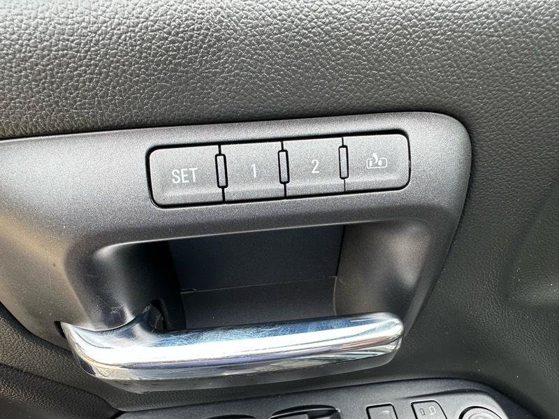 Used 2018 Chevrolet Silverado 1500 High Country RWD image 9