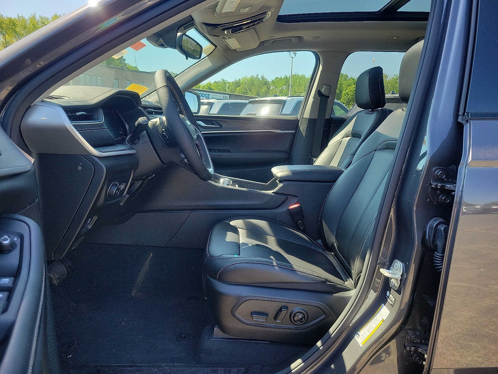 New 2024 Jeep Grand Cherokee L Limited AWD/4WD image 6