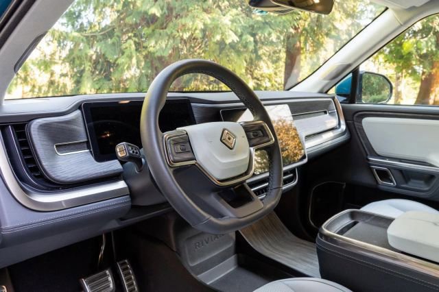 Used 2024 Rivian R1S Launch Edition image 18