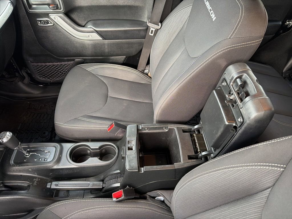 Used 2018 Jeep Wrangler Unlimited Rubicon w/ Connectivity Group image 37