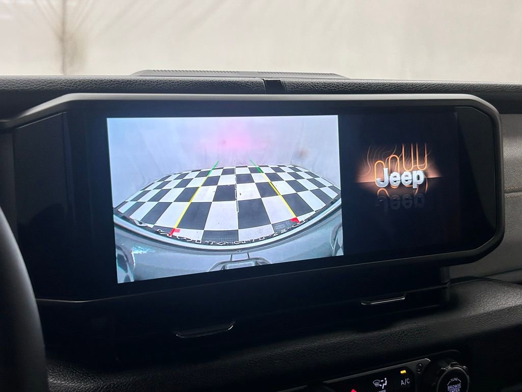 Certified 2025 Jeep Wrangler Willys image 28