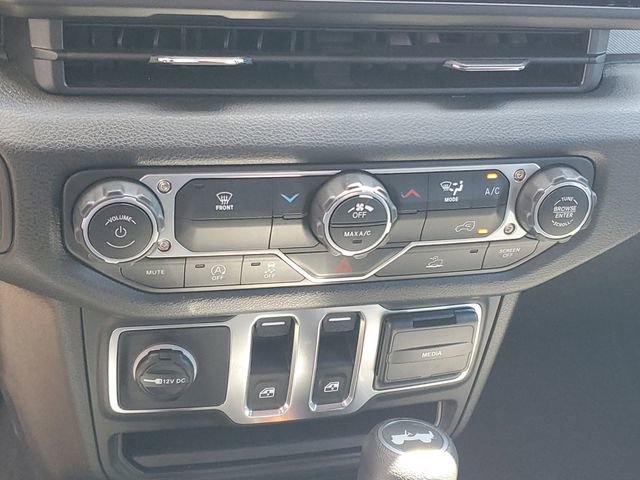 Used 2025 Jeep Wrangler Sport image 15