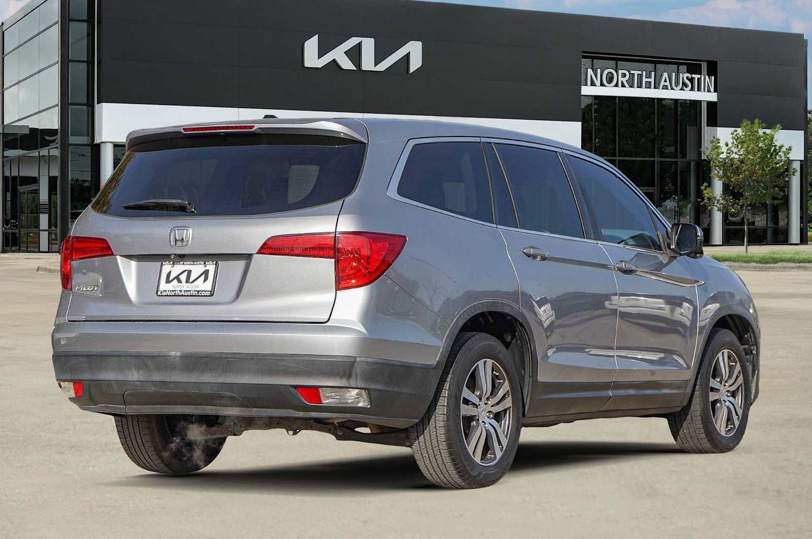 Used 2017 Honda Pilot EX-L image 6