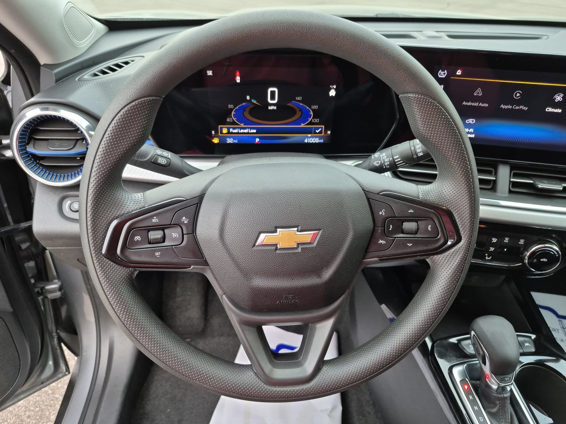 Used 2025 Chevrolet Trax LT FWD image 12