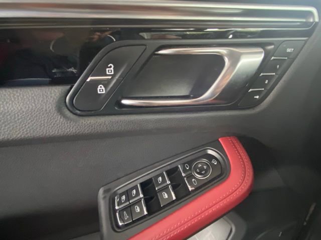 Used 2024 Porsche Macan image 17