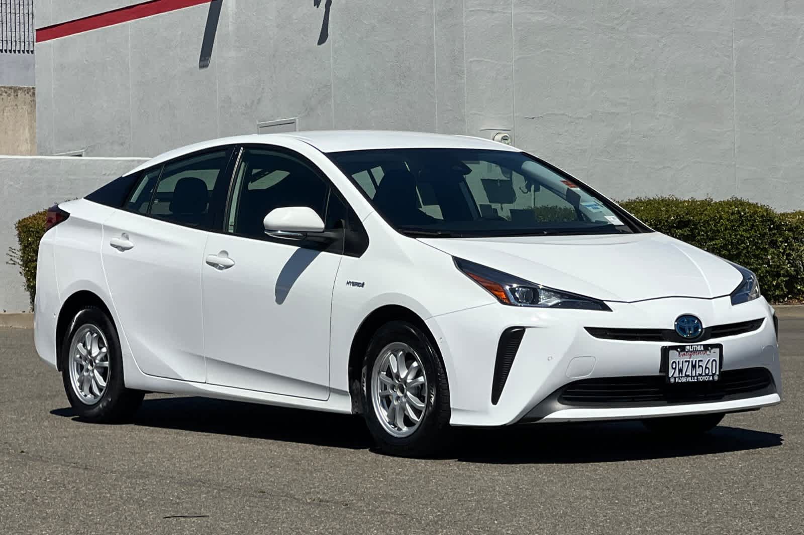 Used 2022 Toyota Prius LE FWD image 5