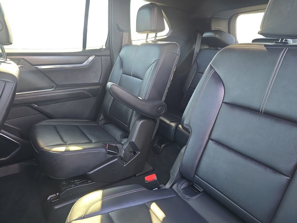 Used 2024 GMC Acadia Elevation image 14