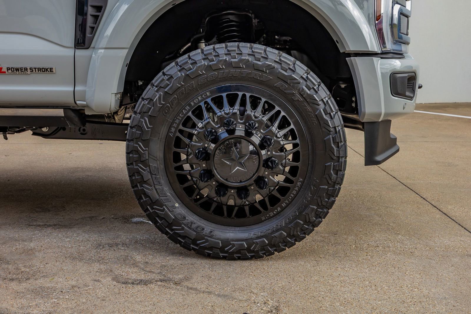 Used 2025 Ford F450 Platinum w/ FX4 Off-Road Package AWD/4WD image 12