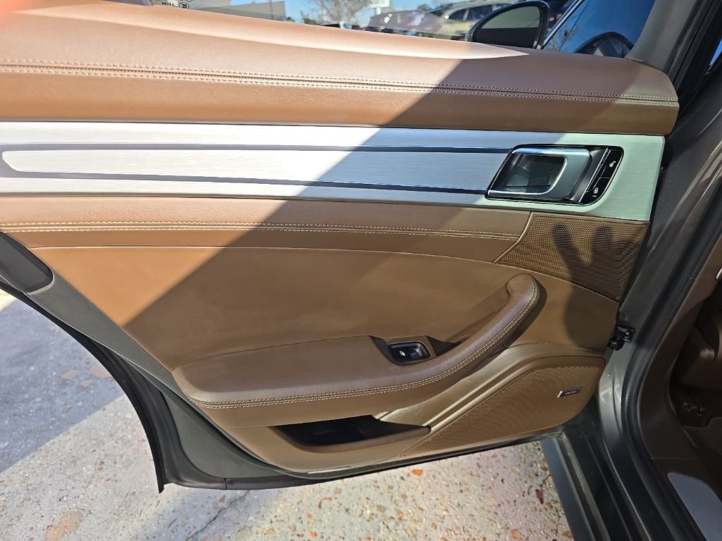 Used 2018 Porsche Panamera 4S image 40