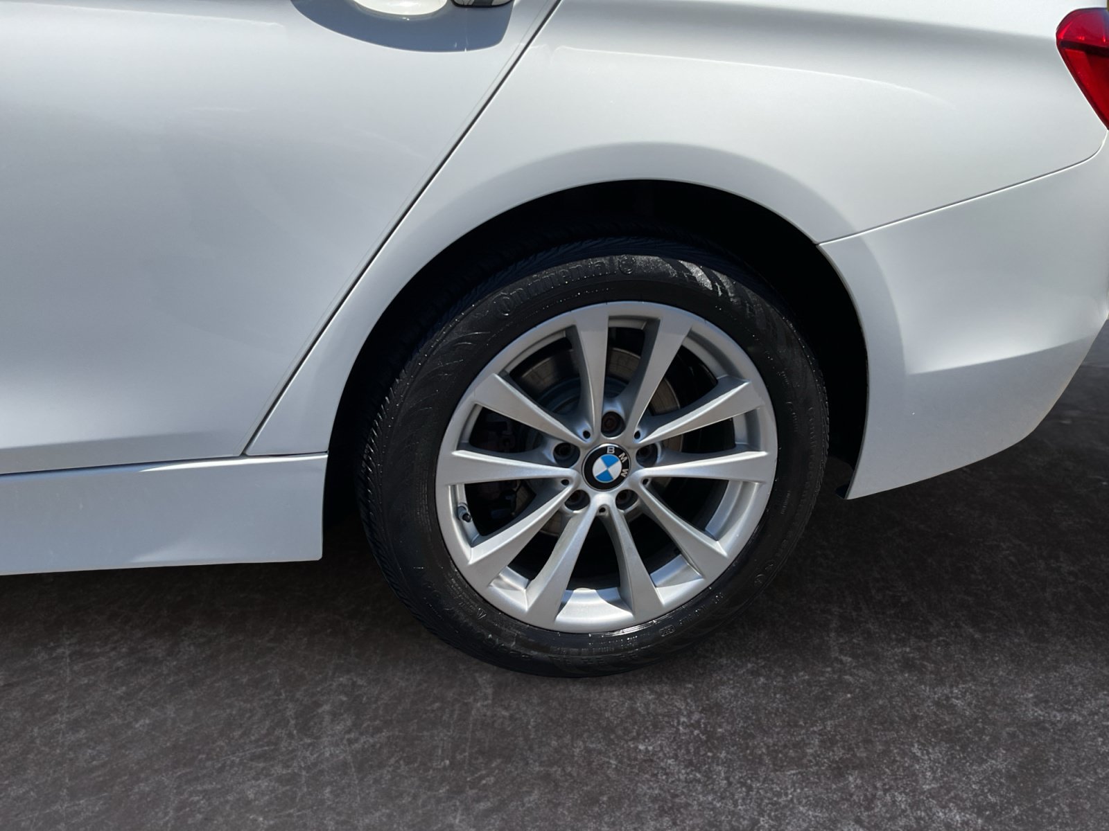 Used 2018 BMW 320i xDrive Sedan AWD/4WD image 9