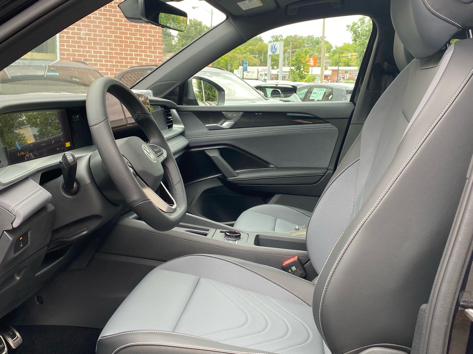 New 2026 Volkswagen Tiguan SE R-Line AWD/4WD image 7