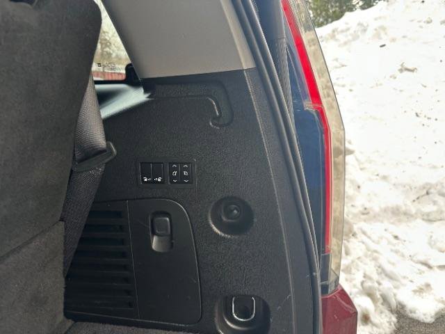 Used 2017 Cadillac Escalade Luxury image 34