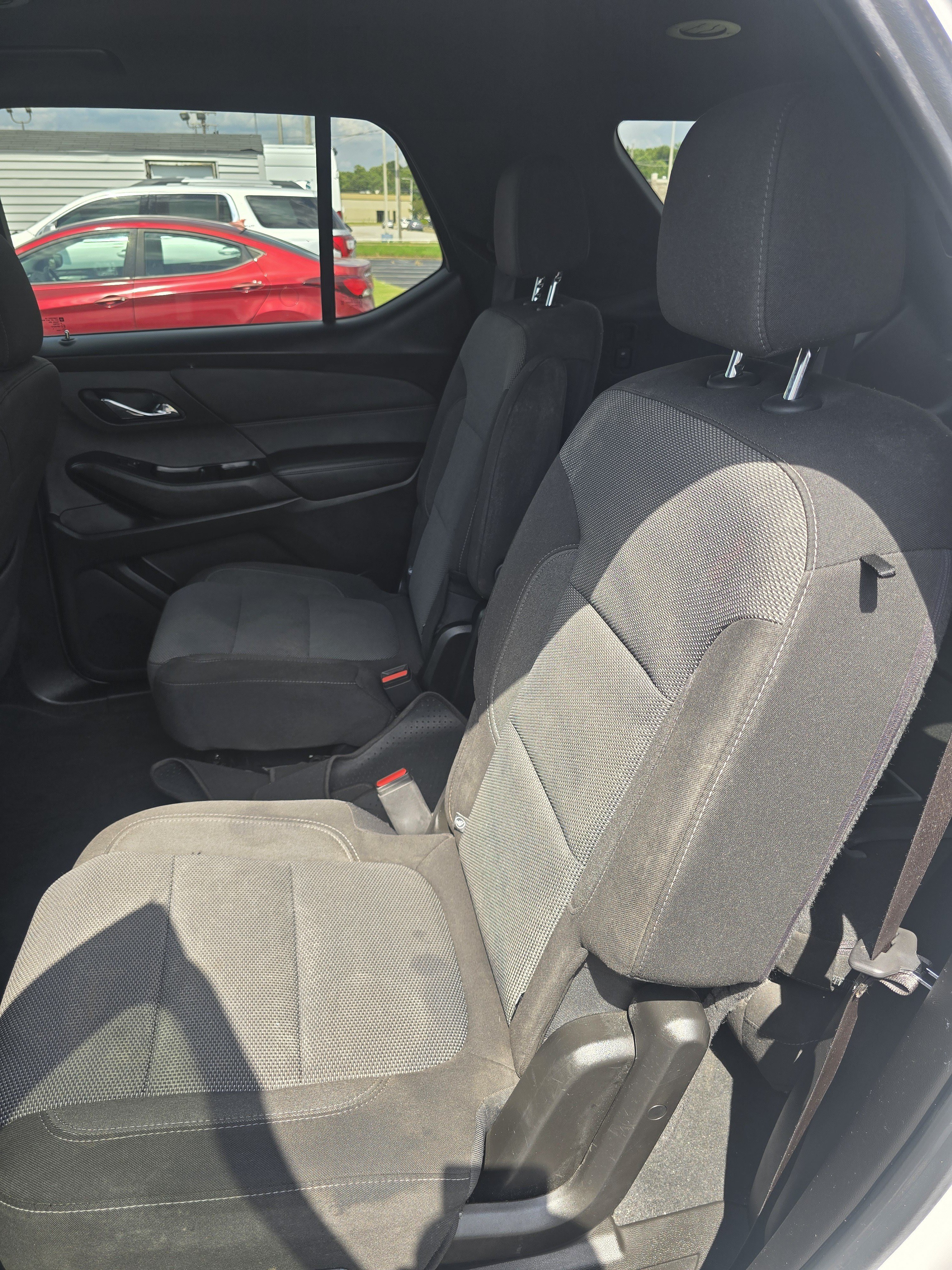 Used 2023 Chevrolet Traverse LT FWD image 17