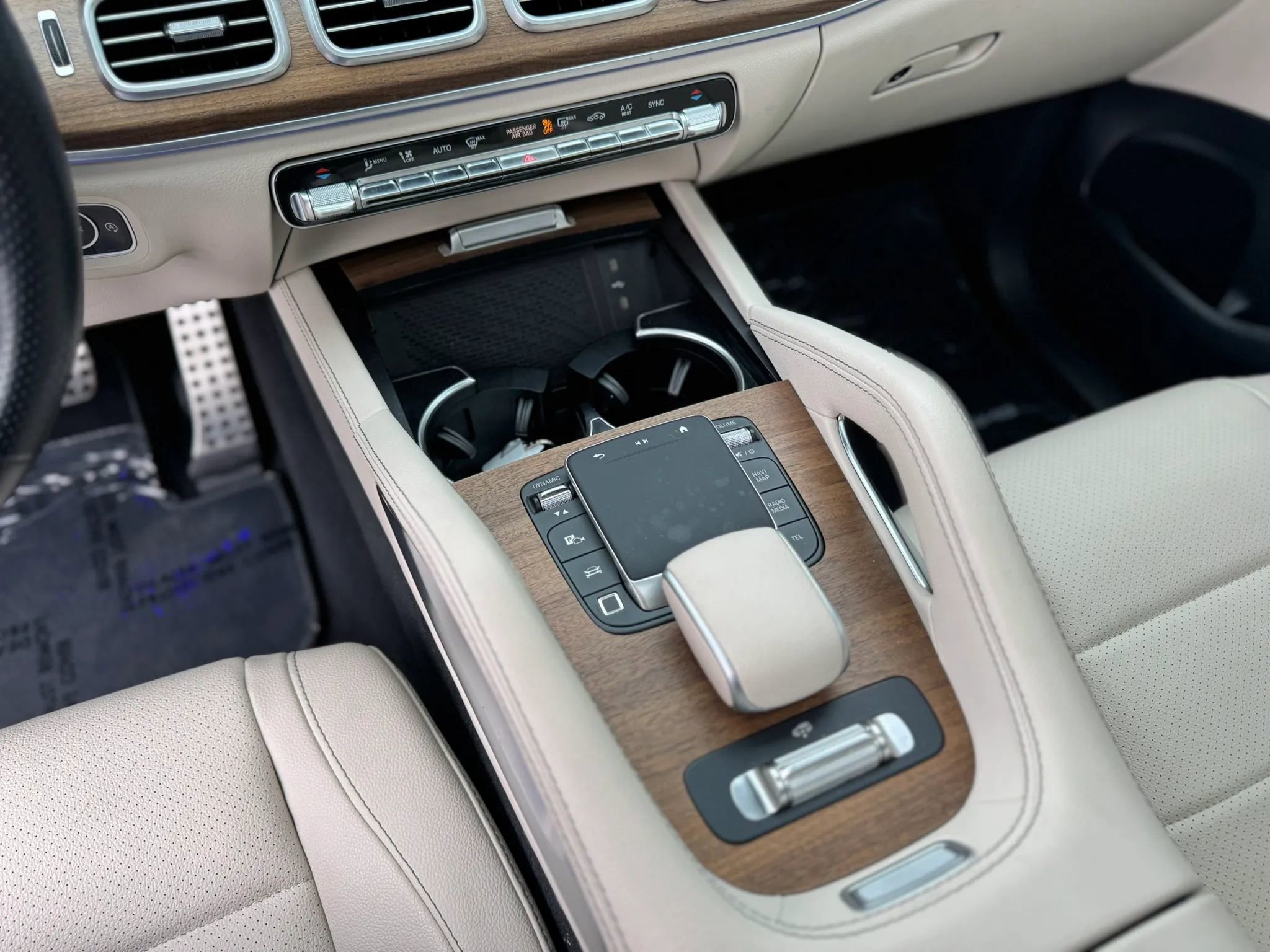 Used 2025 Mercedes-Benz GLS 450 4MATIC w/ AMG Line Exterior image 23