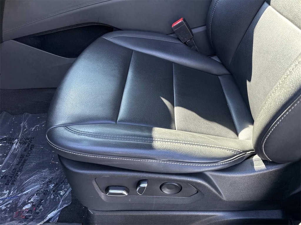 Used 2023 Cadillac Escalade ESV Luxury image 17