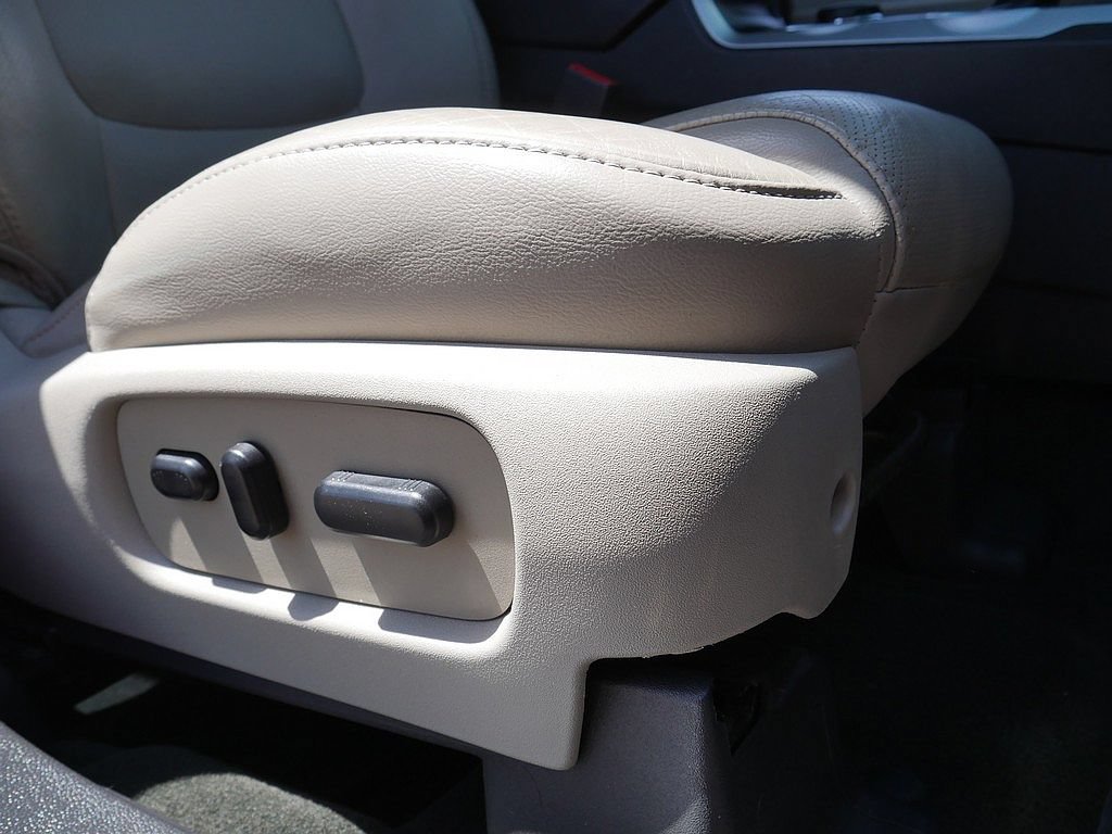 Used 2014 Ford Explorer Limited w/ Equipment Group 302A AWD/4WD image 64