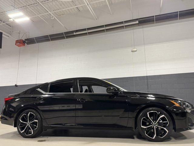 Used 2024 Nissan Altima 2.5 SR FWD image 7