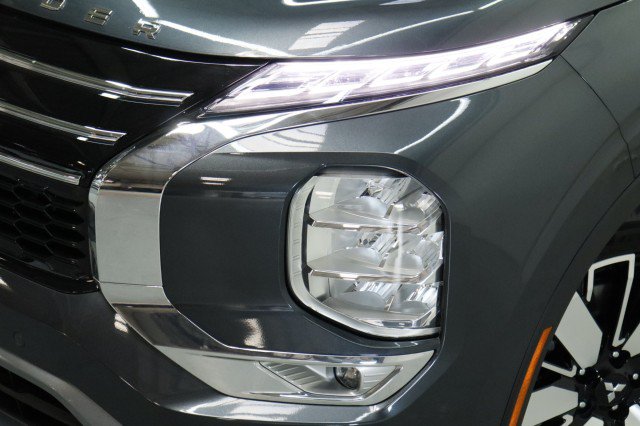 New 2026 Mitsubishi Outlander SE FWD image 2