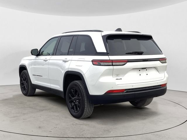 Certified 2024 Jeep Grand Cherokee Altitude image 3