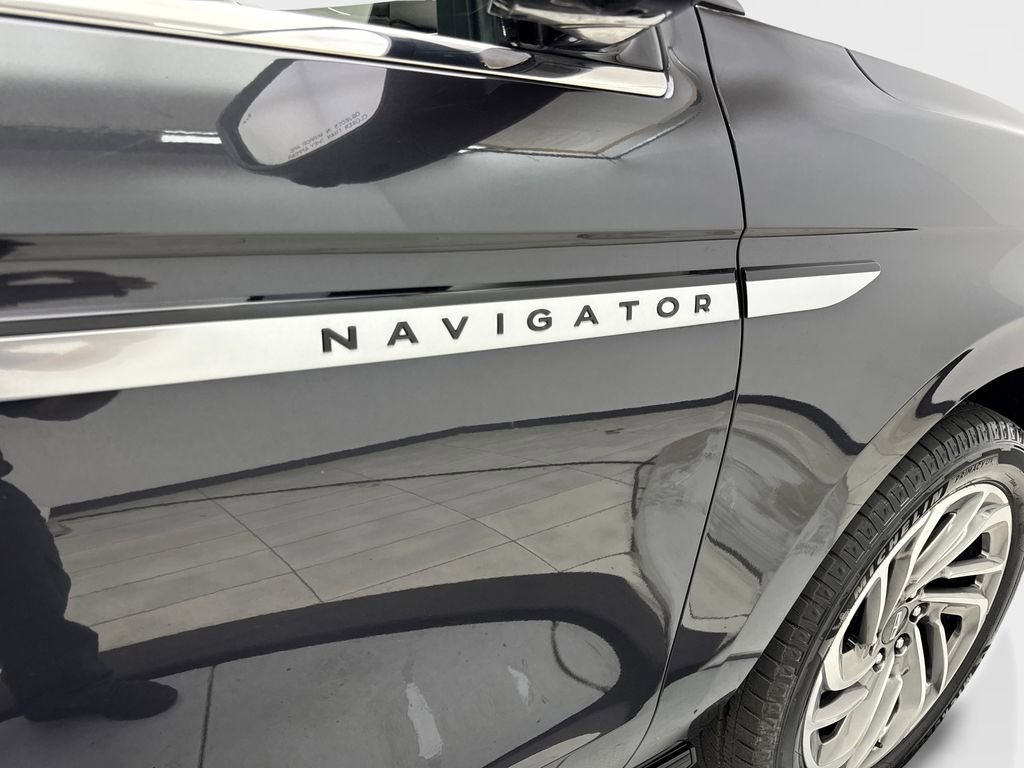Used 2025 Lincoln Navigator Reserve AWD/4WD image 23