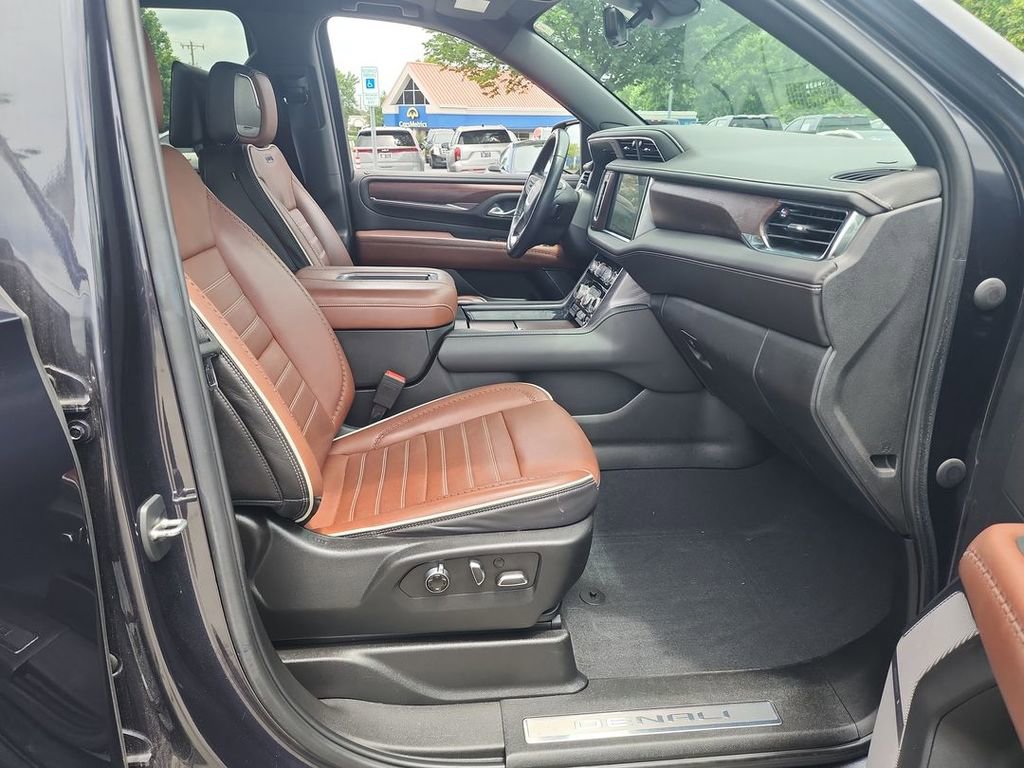 Certified 2023 GMC Yukon XL Denali Ultimate w/ LPO, Floor Liner Package AWD/4WD image 28