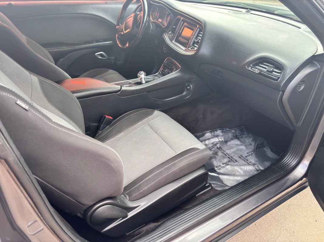 Used 2016 Dodge Challenger R/T image 37