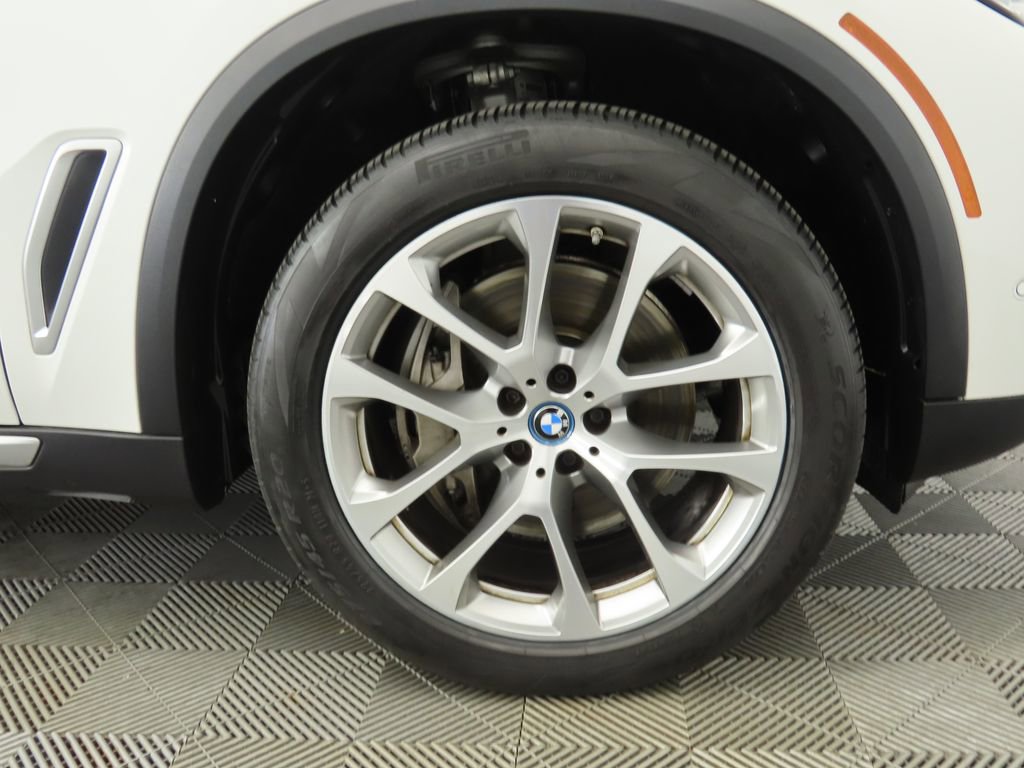 Used 2022 BMW X5 xDrive45e w/ Climate Comfort Package image 32