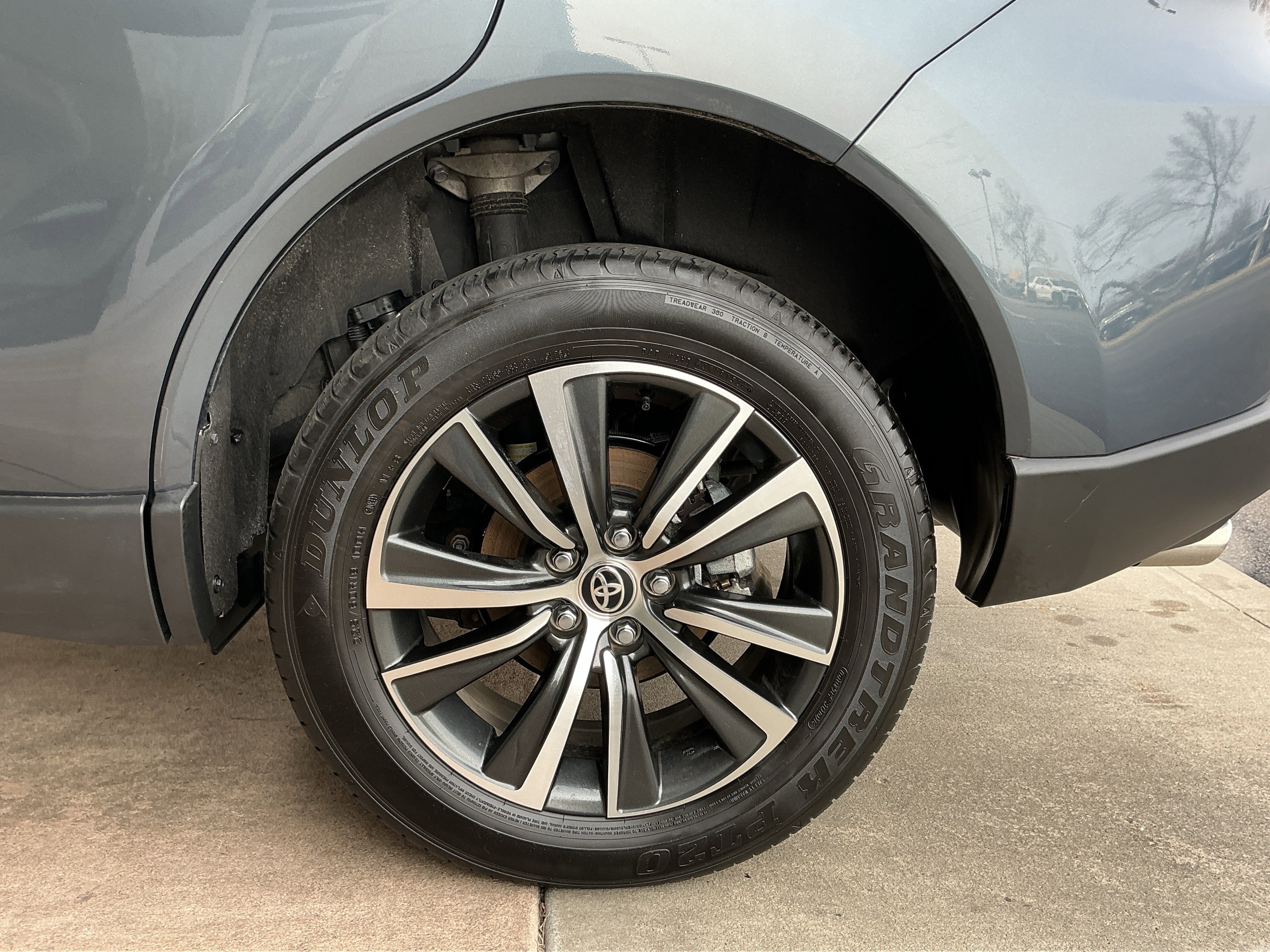 Used 2024 Toyota Venza LE image 27