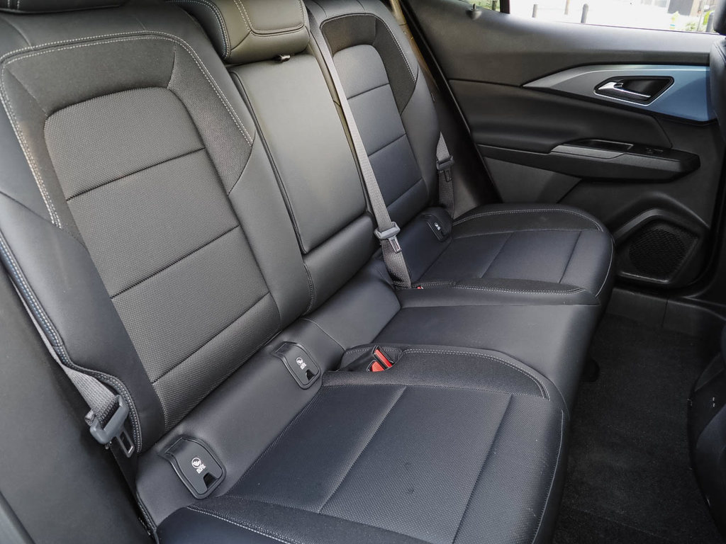 Used 2025 Chevrolet Equinox EV LT w/ Convenience Package FWD image 20