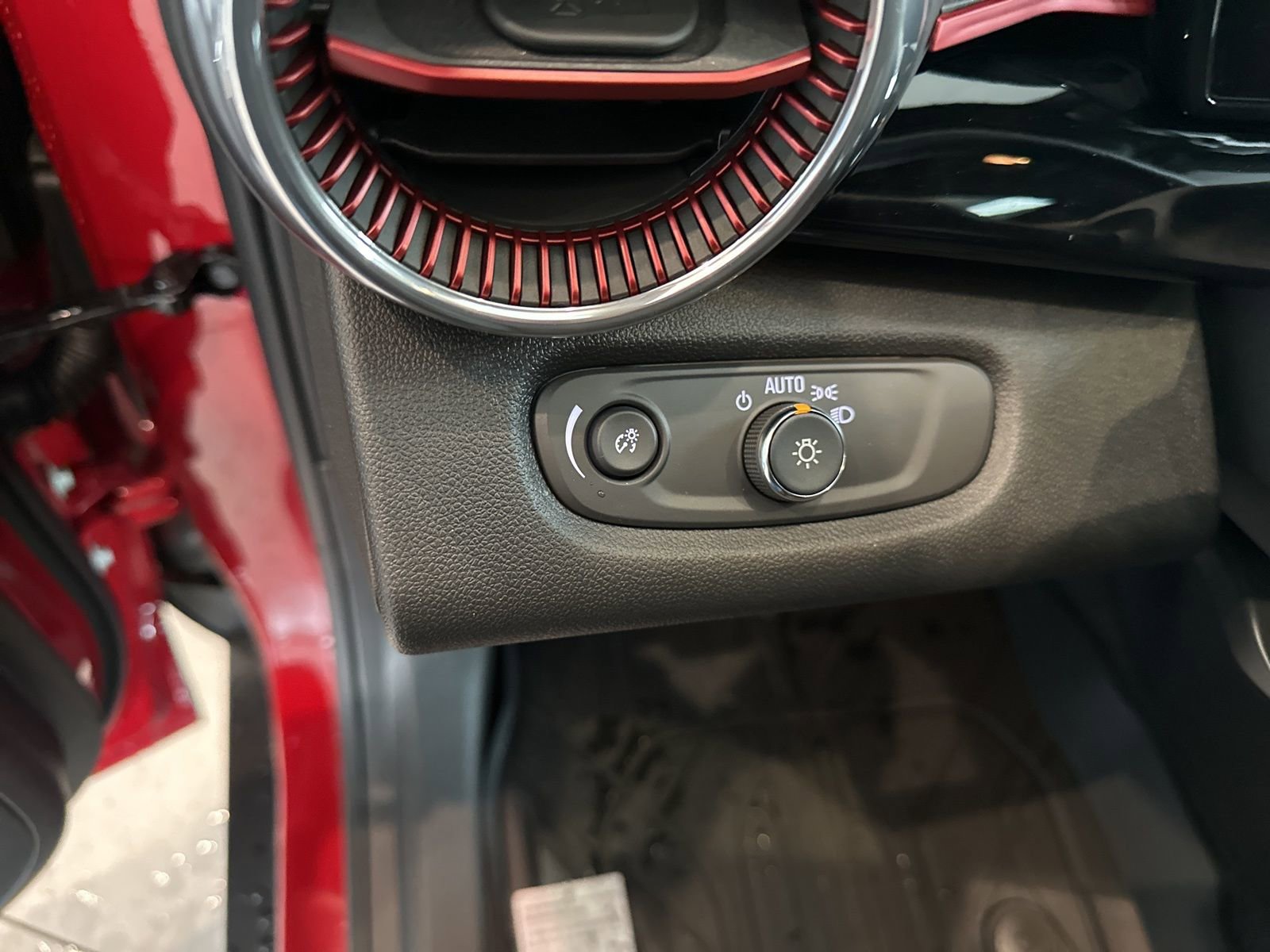 New 2026 Chevrolet Trax RS w/ Sunroof Package image 18