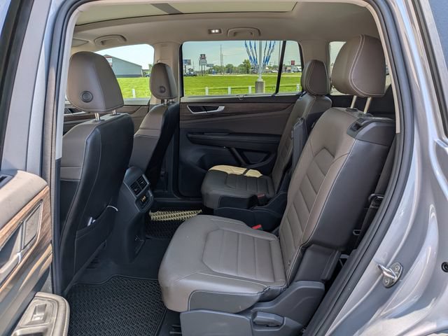 Used 2024 Volkswagen Atlas SEL AWD/4WD image 18