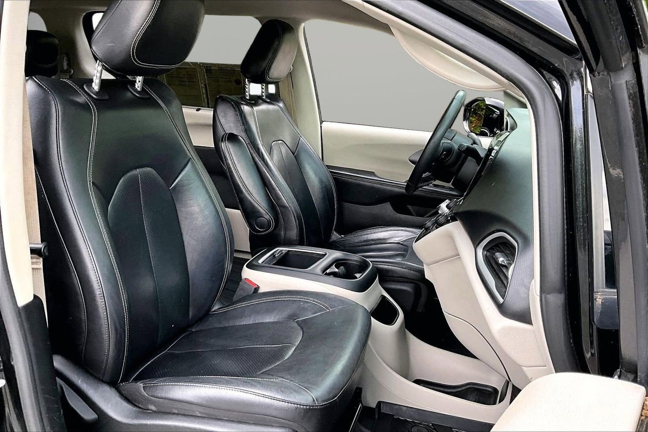 Used 2022 Chrysler Pacifica Touring-L FWD image 22