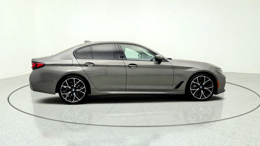 Used 2022 BMW 530i w/ M Sport Package RWD image 4