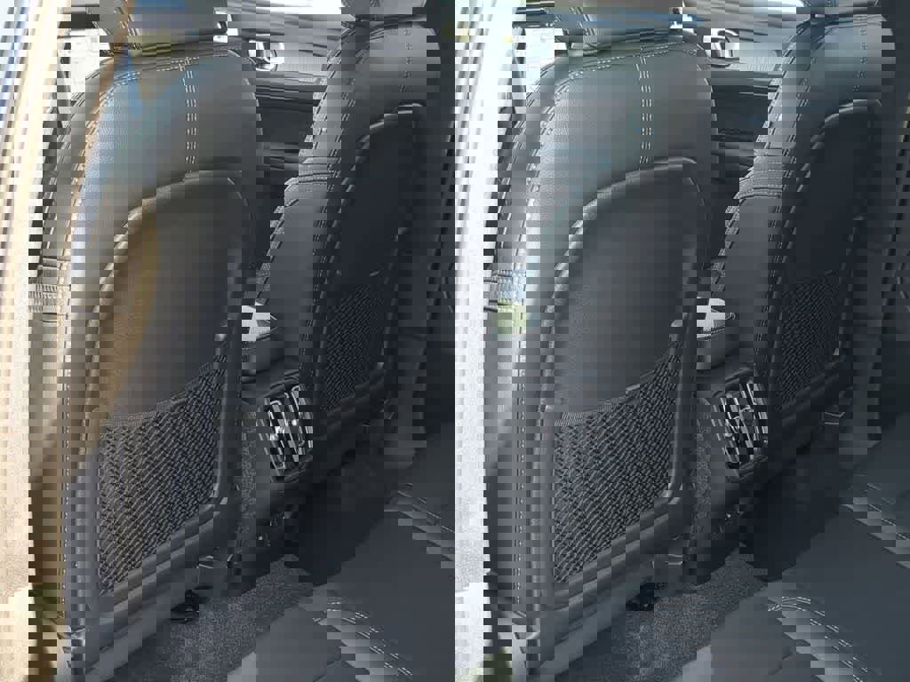 New 2026 Volvo XC40 B5 Core w/ Protection Package Premier image 17