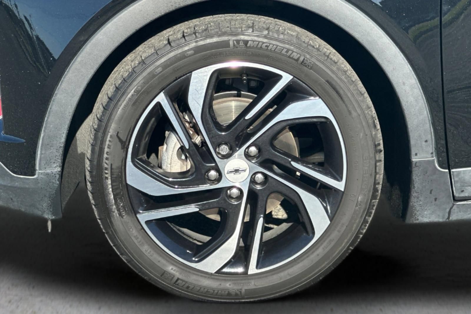 Used 2023 Chevrolet Bolt LT w/ Infotainment Package FWD image 24