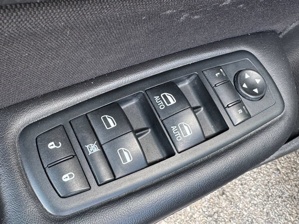 Used 2015 Chrysler 200 Limited FWD image 18