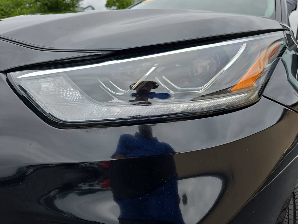 Certified 2025 Toyota Highlander Limited AWD/4WD image 37