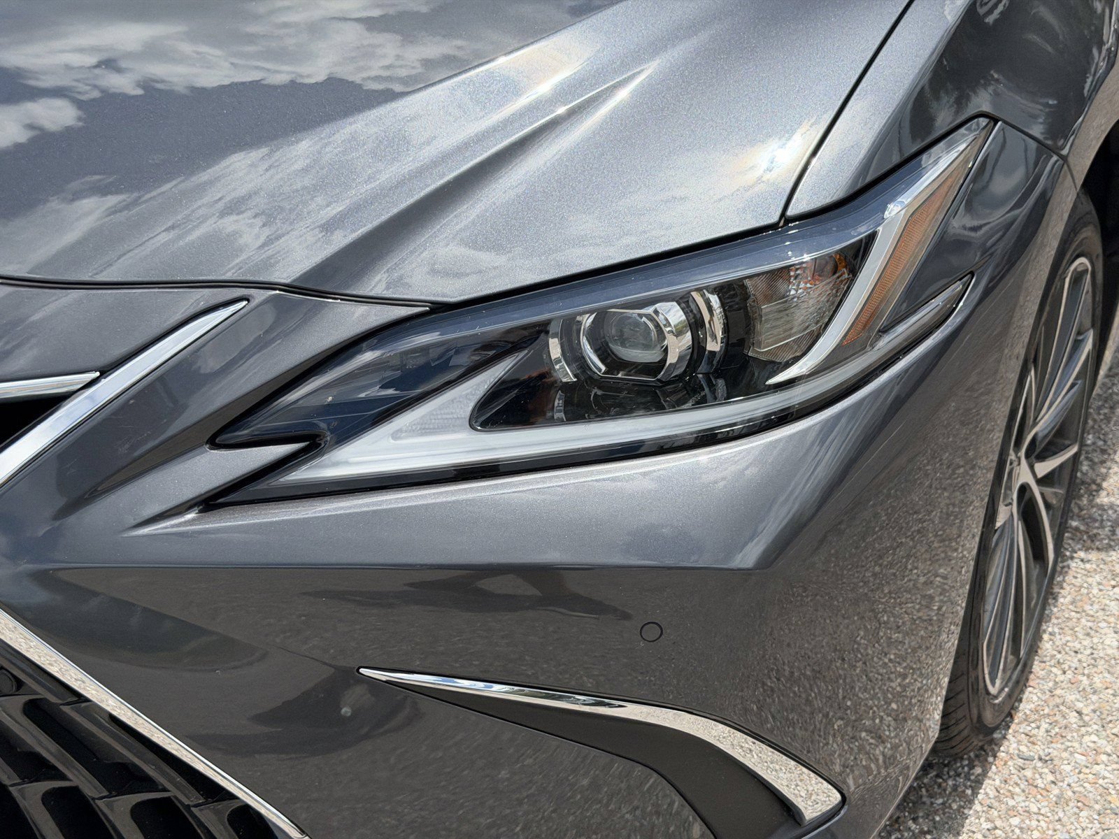 Used 2024 Lexus ES 350 w/ Premium Package FWD image 9