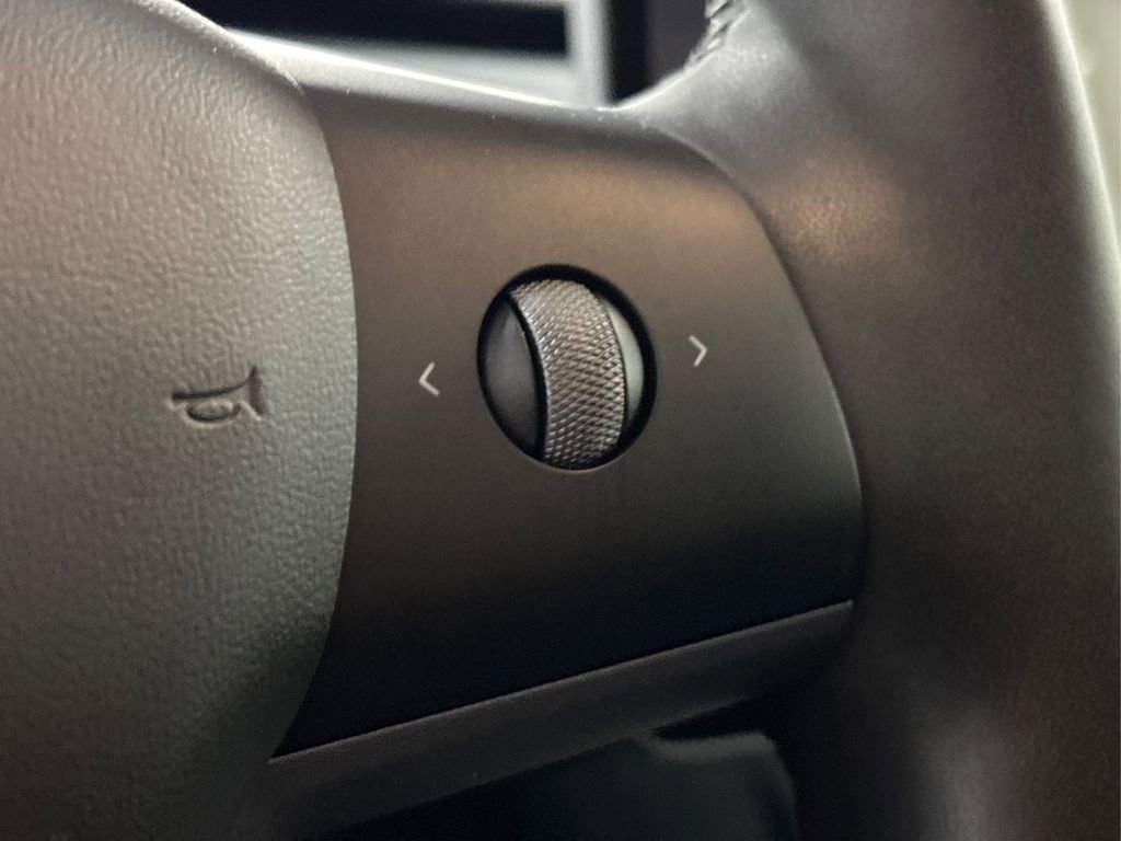 Used 2022 Tesla Model Y Long Range AWD/4WD image 30