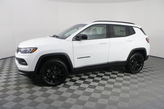 New 2026 Jeep Compass Latitude image 2
